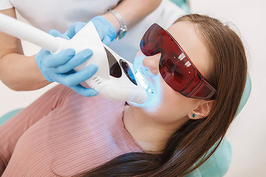 Dentista especializada em Clareamento Dental na Barra da Tijuca - RJ