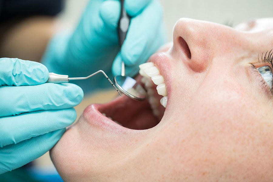 Dentista especializada em Terapias Regenerativas Guiadas na Barra da Tijuca - RJ